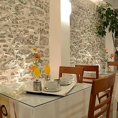 Marie Hotel